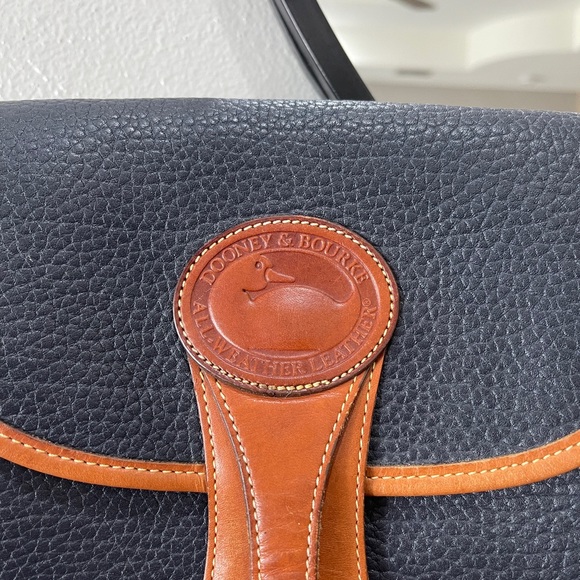 Vintage Dooney & Bourne Essex Pebbled Leather Crossbody - Picture 3 of 17